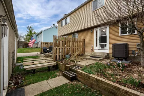 Exterior - 3034 Colony Ln, Springfield, OH 45503 photo 6 of 7