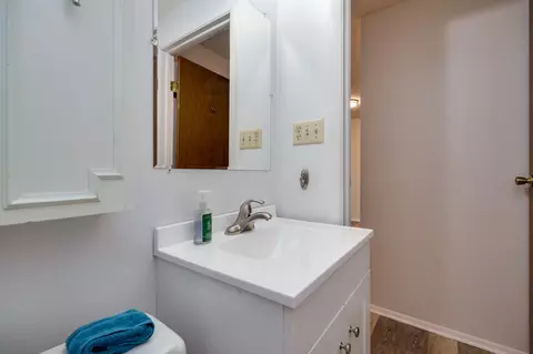 Bath - 3034 Colony Ln, Springfield, OH 45503 photo 2 of 3