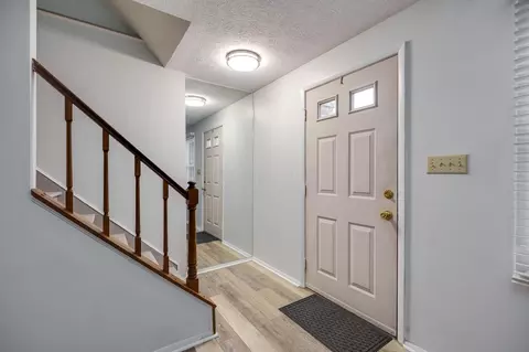 Entry Way - 3034 Colony Ln, Springfield, OH 45503 photo 1 of 2