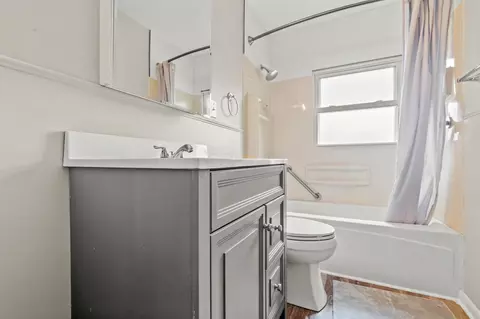 Bath - 3228 E 12th Ave, Columbus, OH 43219 photo 1 of 1