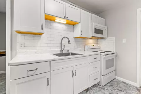 Kitchen - 3228 E 12th Ave, Columbus, OH 43219 photo 1 of 2