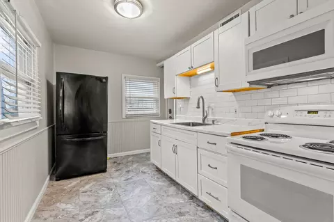 Kitchen - 3228 E 12th Ave, Columbus, OH 43219 photo 2 of 2