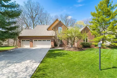 8798 Chateau Dr, Pickerington, OH 43147