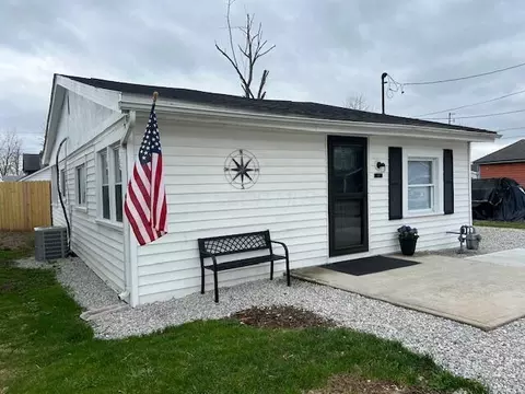 122 Central Ave, Buckeye Lake, OH 43008