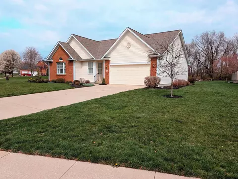 304 Central Station Dr, Johnstown, OH 43031