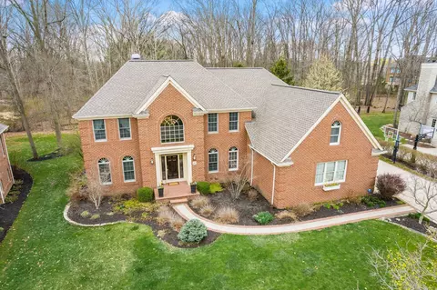 8407 Tartan Fields Dr, Dublin, OH 43017