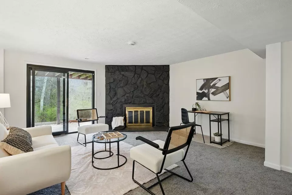 Living - 5696 Great Hall Ct, Columbus, OH 43231 photo 5 of 5