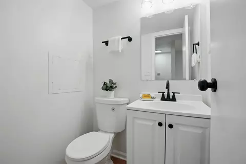 Bath - 5696 Great Hall Ct, Columbus, OH 43231 photo 1 of 2