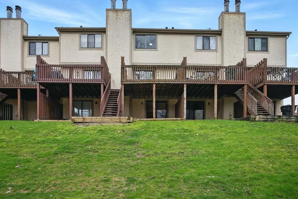 Exterior - 5696 Great Hall Ct, Columbus, OH 43231 photo 6 of 6