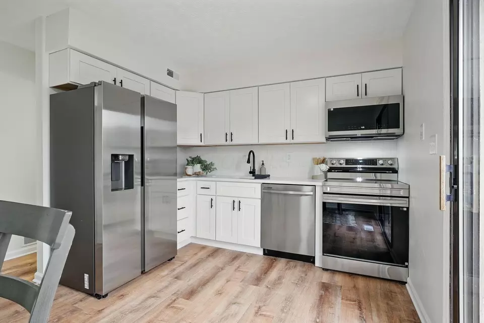 Kitchen - 5696 Great Hall Ct, Columbus, OH 43231 photo 1 of 1