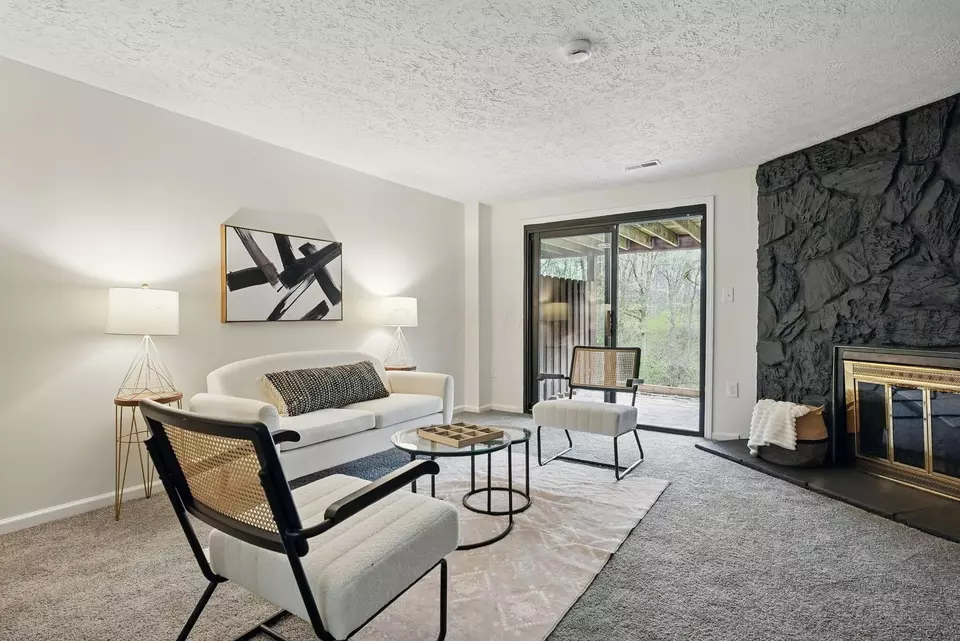 Living - 5696 Great Hall Ct, Columbus, OH 43231 photo 3 of 5