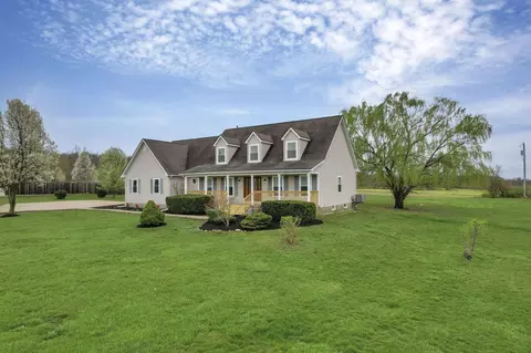 Exterior - 6769 Ludwig Dresback Rd, Circleville, OH 43113 photo 7 of 16