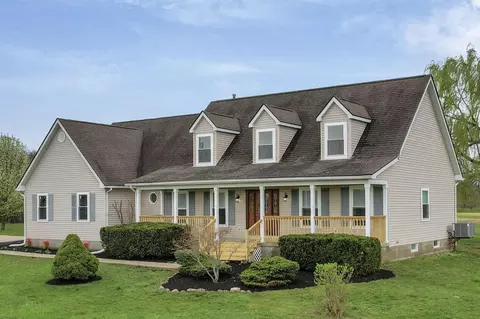 Exterior - 6769 Ludwig Dresback Rd, Circleville, OH 43113 photo 6 of 16