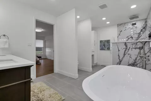 Bath - 6769 Ludwig Dresback Rd, Circleville, OH 43113 photo 2 of 11