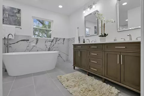 Bath - 6769 Ludwig Dresback Rd, Circleville, OH 43113 photo 1 of 11