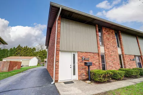 2431 Red Coach Dr, Springfield, OH 45503 photo 2