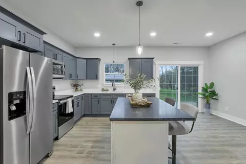 Kitchen - 18 Sinalda Ave SE, Newark, OH 43055 photo 6 of 6