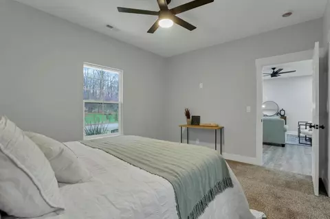 Bedroom - 18 Sinalda Ave SE, Newark, OH 43055 photo 3 of 7