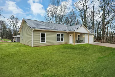 Exterior - 18 Sinalda Ave SE, Newark, OH 43055 photo 3 of 8
