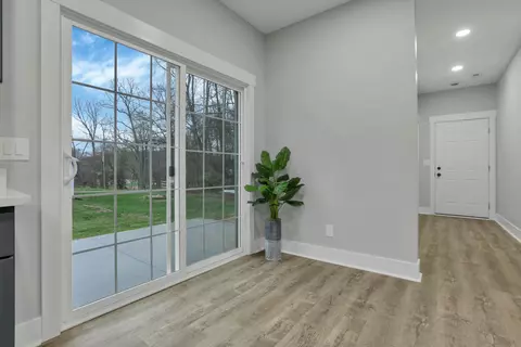 Entry Way - 18 Sinalda Ave SE, Newark, OH 43055 photo 5 of 7