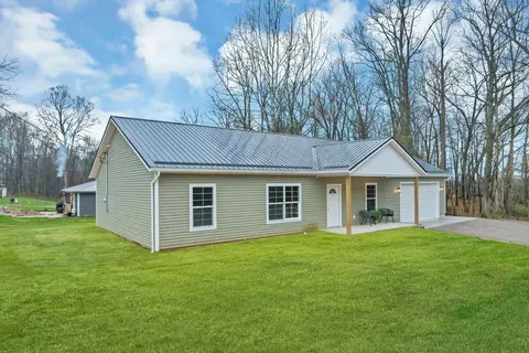 Exterior - 18 Sinalda Ave SE, Newark, OH 43055 photo 6 of 8