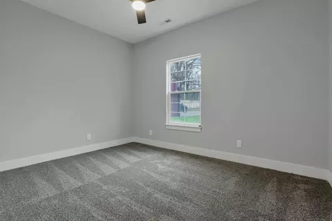 Bedroom - 18 Sinalda Ave SE, Newark, OH 43055 photo 6 of 7