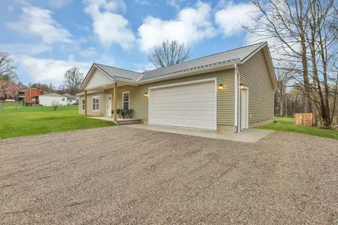 Exterior - 18 Sinalda Ave SE, Newark, OH 43055 photo 4 of 8