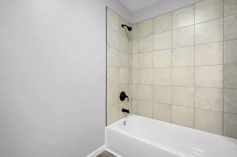 Bath - 705 Clinton St, Circleville, OH 43113 photo 3 of 3