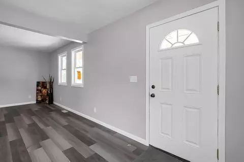 Entry Way - 705 Clinton St, Circleville, OH 43113 photo 2 of 3