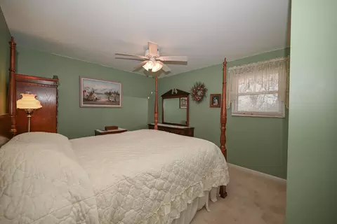 Bedroom - 994 Amherst Dr, Marion, OH 43302 photo 4 of 7