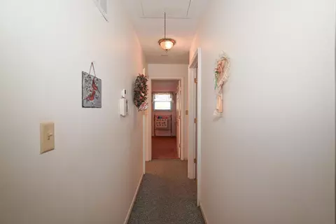 Entry Way - 994 Amherst Dr, Marion, OH 43302 photo 1 of 1