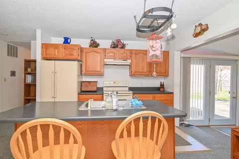 Kitchen - 994 Amherst Dr, Marion, OH 43302 photo 3 of 4