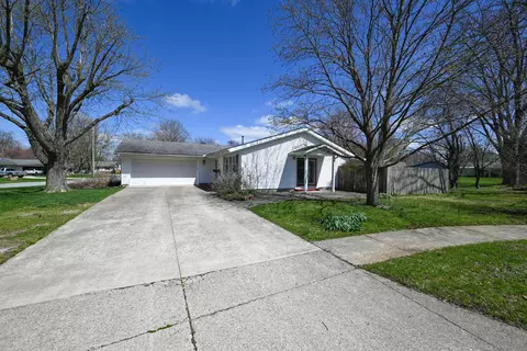 Exterior - 994 Amherst Dr, Marion, OH 43302 photo 3 of 12
