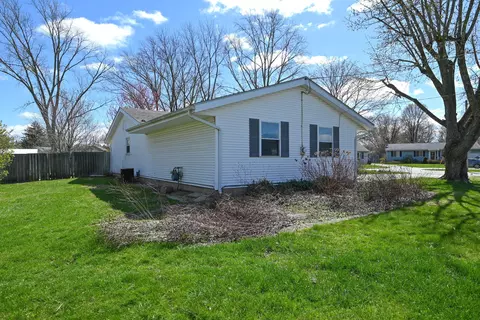Exterior - 994 Amherst Dr, Marion, OH 43302 photo 5 of 12