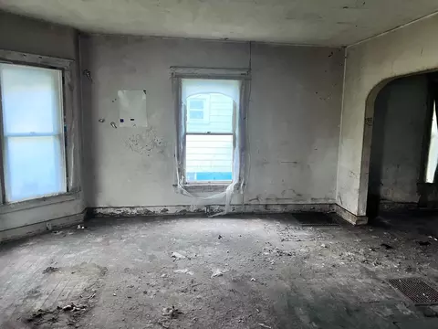 Living - 417 W Euclid Ave, Springfield, OH 45506 photo 1 of 3
