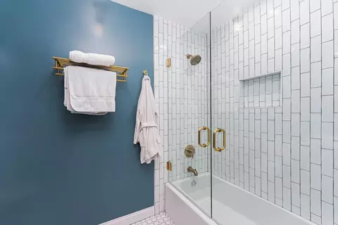 Bath - 75 E Tulane Rd, Columbus, OH 43202 photo 3 of 5
