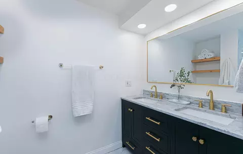 Bath - 75 E Tulane Rd, Columbus, OH 43202 photo 5 of 5