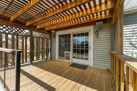 Exterior - 75 E Tulane Rd, Columbus, OH 43202 photo 7 of 13