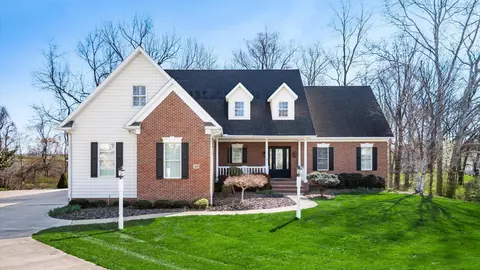1415 Bart Ln, Zanesville, OH 43701