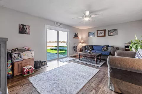 Living - 6085 Selma Pike, Springfield, OH 45502 photo 2 of 4