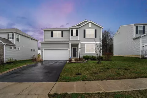 910 Burtwood Dr, Pataskala, OH 43062
