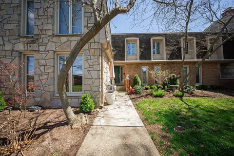 3600 Reed Rd #16, Upper Arlington, OH 43220