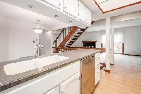 Kitchen - 6677 Willow Grove Pl E, Dublin, OH 43017 photo 1 of 4