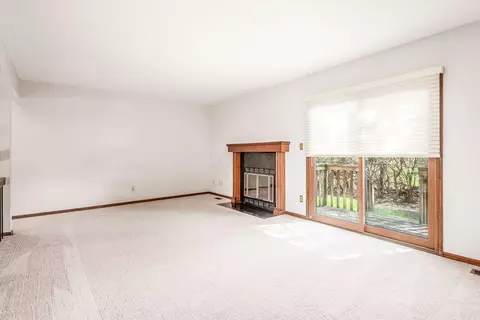 Living - 6677 Willow Grove Pl E, Dublin, OH 43017 photo 3 of 4