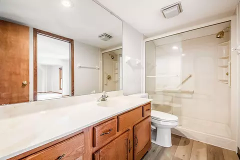 Bath - 6677 Willow Grove Pl E, Dublin, OH 43017 photo 3 of 3