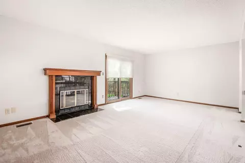 Living - 6677 Willow Grove Pl E, Dublin, OH 43017 photo 2 of 4