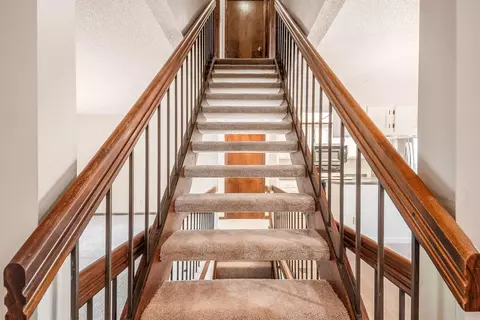 Entry Way - 6677 Willow Grove Pl E, Dublin, OH 43017 photo 2 of 2