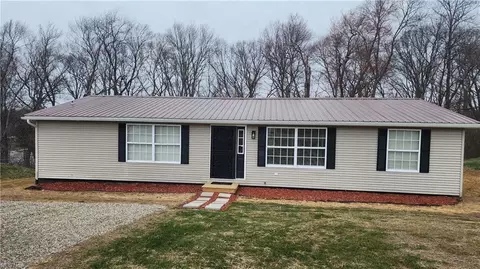 6243 Branch Cir, Zanesville, OH 43701