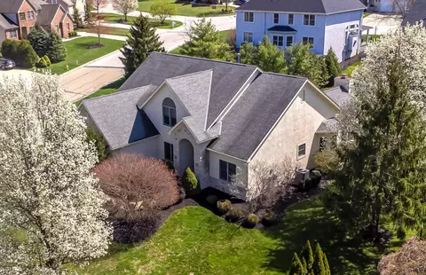 5866 Highland Hills Dr, Westerville, OH 43082