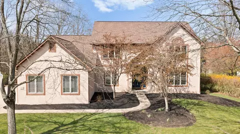 1175 Harrison Pond Dr, New Albany, OH 43054